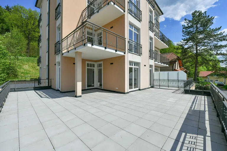 Zeyerova, Mariánské Lázně - Cheb | Sale, Apartment, One-bedroom (2+kk), 184 m²