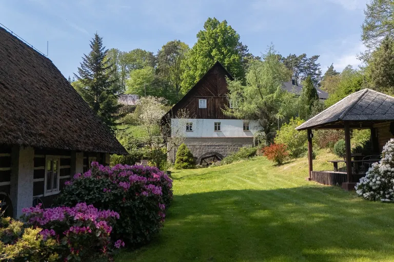 Houska, Blatce - Česká Lípa | Sale, House, Five-bedroom (6+kk), 245 m²