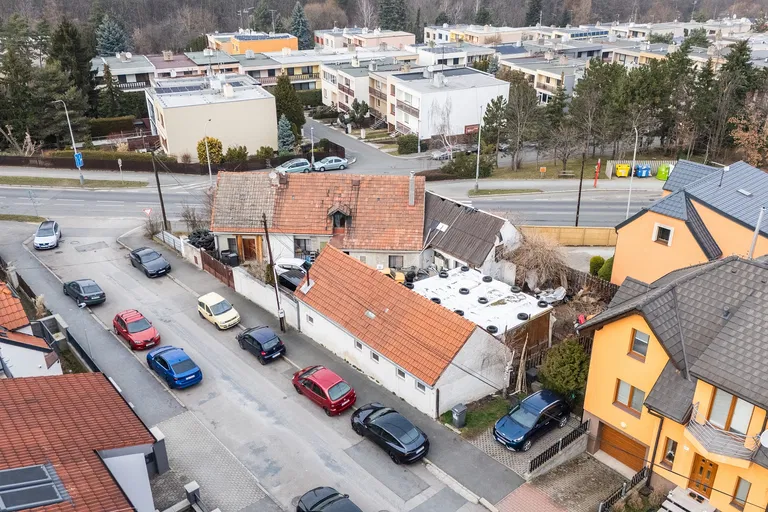 Mirošovská, Háje - Prague 4 | Sale, Land, Three-bedroom (4+kk), 527 m²