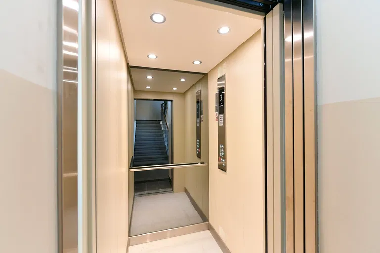 Evropská, Dejvice - Prague 6 | Sale, Apartment, Three-bedroom (4+kk), 108 m²