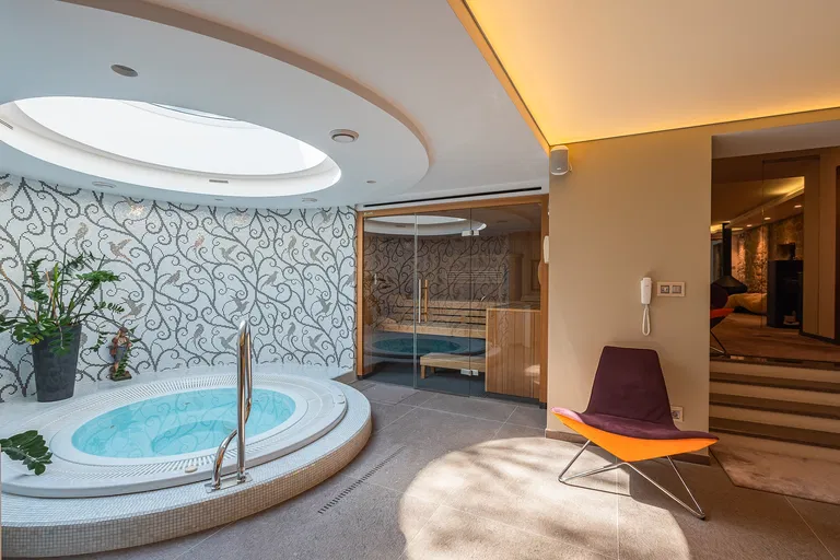 Hlboká cesta, Staré Mesto - Bratislava I | Sale, House, Six-bedroom (7+1), 855 m²
