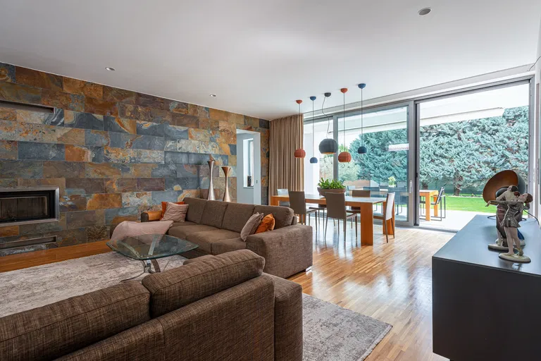 Jozefa Mikisitsa, Jarovce - Bratislava V | Predaj, Rodinný dom, 5-izbový, 399 m²