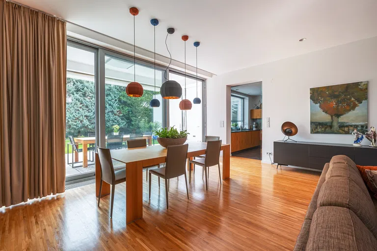 Jozefa Mikisitsa, Jarovce - Bratislava V | Predaj, Rodinný dom, 5-izbový, 399 m²