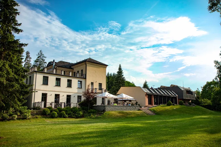 Samechov, Chocerady - Benešov | Sale, Hotel, 1 247 m²