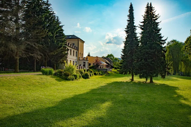Samechov, Chocerady - Benešov | Sale, Hotel, 1 247 m²