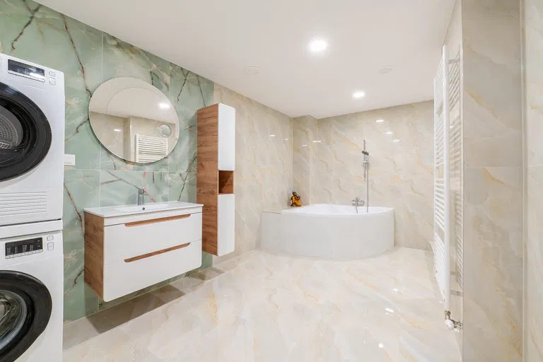 Cintorínska, Staré Mesto - Bratislava I | Sale, Apartment, Three-bedroom (4+kk), 173 m²