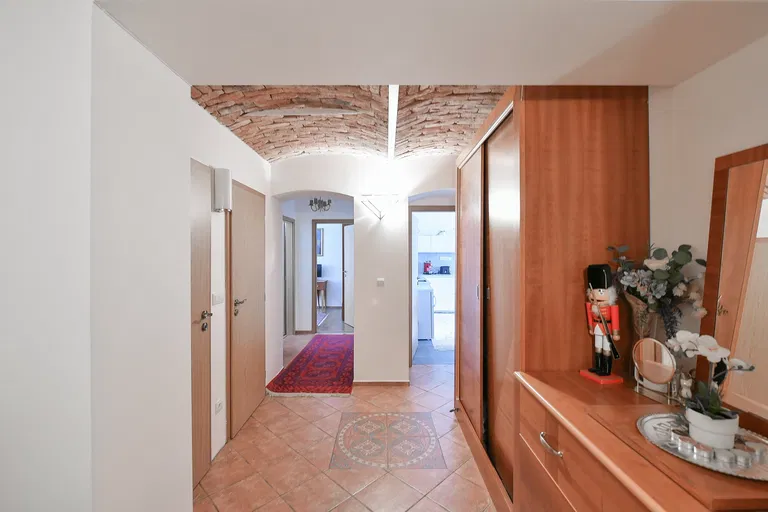 Vřídelní, Karlovy Vary - Karlovy Vary | Sale, Apartment, Two-bedroom (3+kk), 66 m²