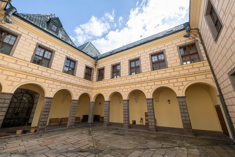 Náměstí, Velké Meziříčí - Žďár nad Sázavou | Sale, Office building, 1868 m²