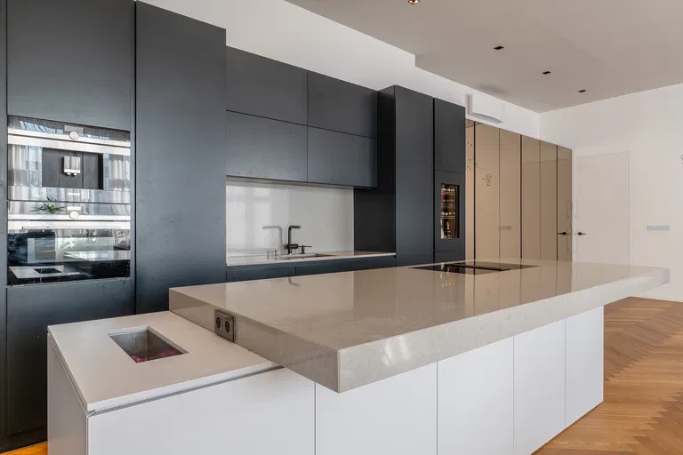 Paulínyho, Staré Mesto - Bratislava I | Sale, Apartment, Two-bedroom (3+kk), 150 m²
