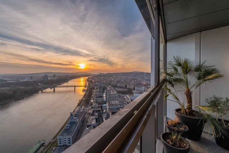 Pribinova, Staré Mesto - Bratislava I | Predaj, Byt, 3-izbový, 155 m²