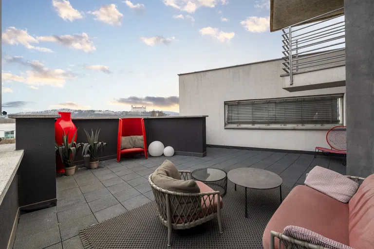 Zadunajská cesta, Petržalka - Bratislava V | Sale, Apartment, One-bedroom (2+kk), 136 m²