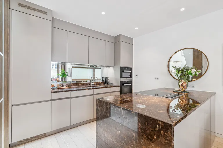 United Kingdom, London - City of Westminster | Sale, House, Four-bedroom (5+kk), 216 m²