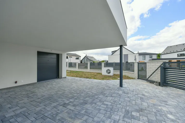 K Menhiru, Horoměřice - Praha-západ | Sale, House, Four-bedroom (5+kk), 226 m²