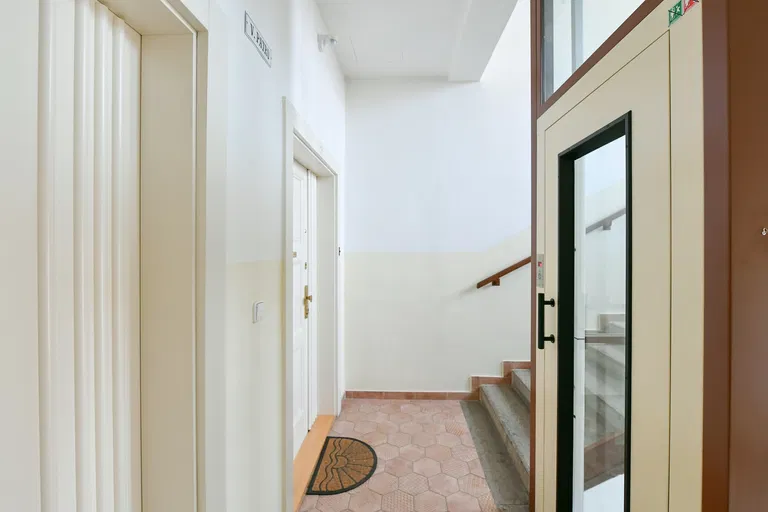 Šimáčkova, Holešovice - Prague 7 | Sale, Apartment, One-bedroom (2+kk), 47 m²