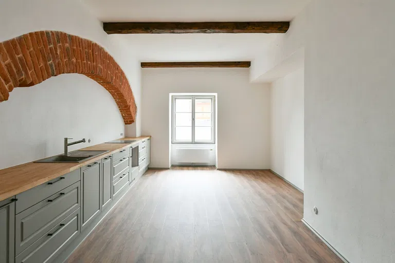 Náměstí, Kašperské Hory - Klatovy | Sale, Apartment, One-bedroom (2+kk), 78 m²