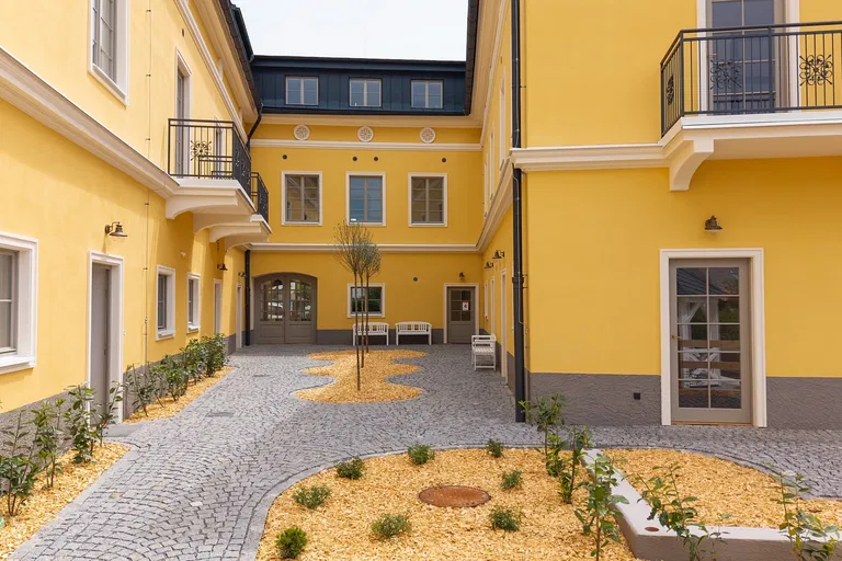 Náměstí, Kašperské Hory - Klatovy | Sale, Apartment, One-bedroom (2+kk), 78 m²