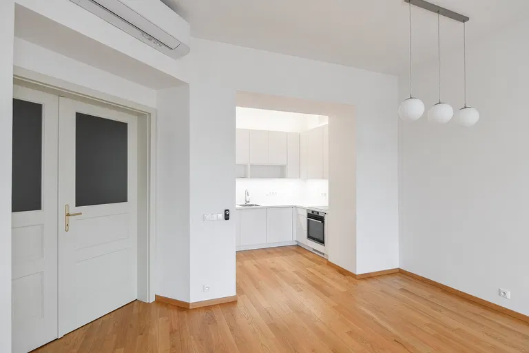 Dykova, Vinohrady - Prague 10 | Rent, Apartment, One-bedroom (2+kk), 71 m²