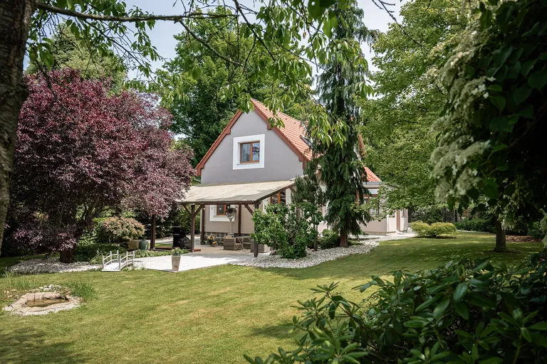 Sad přátelství, Týnec nad Sázavou - Benešov | Predaj, Rodinný dom, 5-izbový, 250 m²