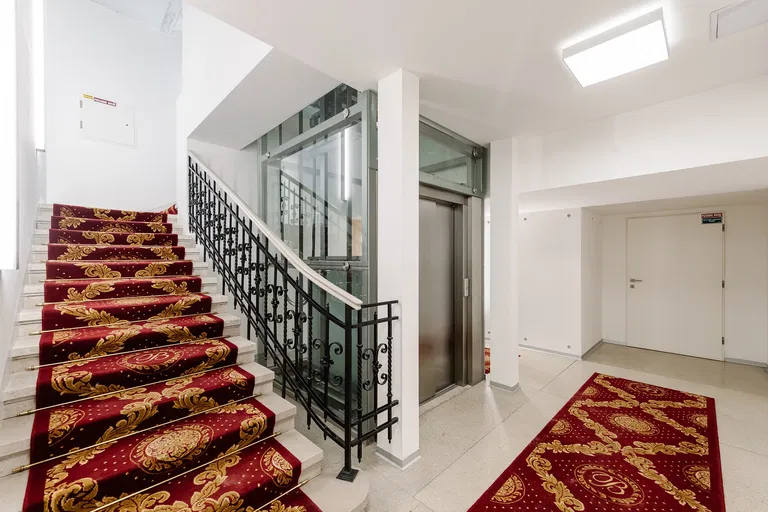 Hlboká cesta, Staré Mesto - Bratislava I | Prenájom, Byt, 4-izbový, 192 m²