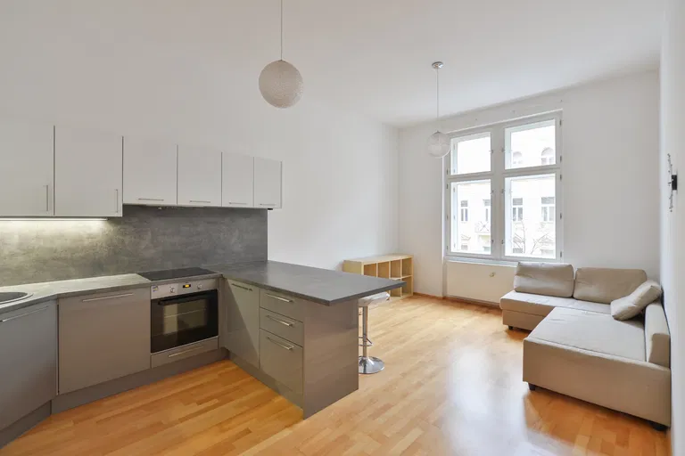 Korunní, Vinohrady - Praha 10 | Prenájom, Byt, 2-izbový, 57 m²