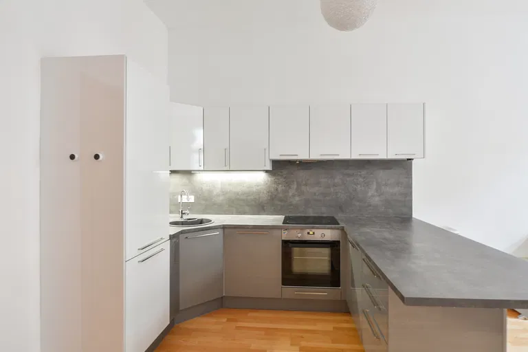 Korunní, Vinohrady - Praha 10 | Prenájom, Byt, 2-izbový, 57 m²