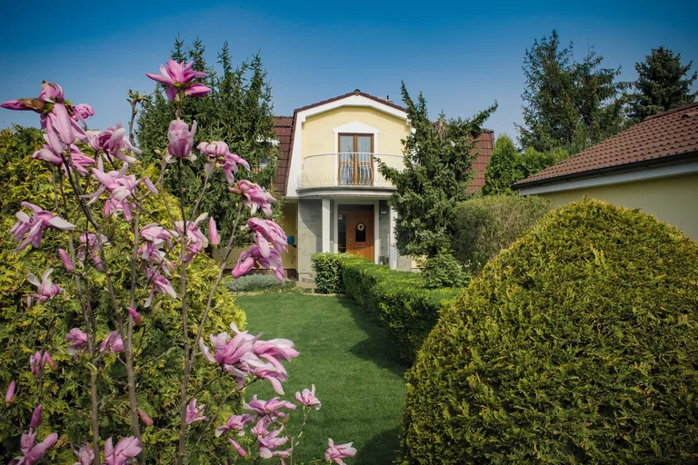 Hrušovská, Vrakuňa - Bratislava II | Sale, House, Four-bedroom (5+kk), 240 m²
