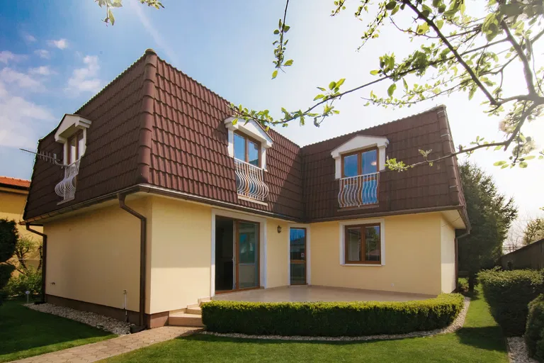 Hrušovská, Vrakuňa - Bratislava II | Sale, House, Four-bedroom (5+kk), 240 m²