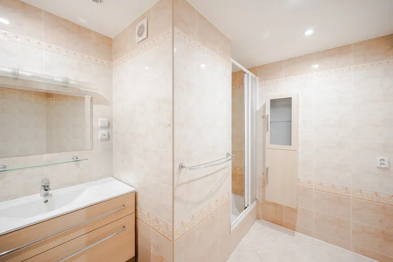 Gregorova, Chodov - Praha 4 | Predaj, Byt, 4-izbový, 91 m²