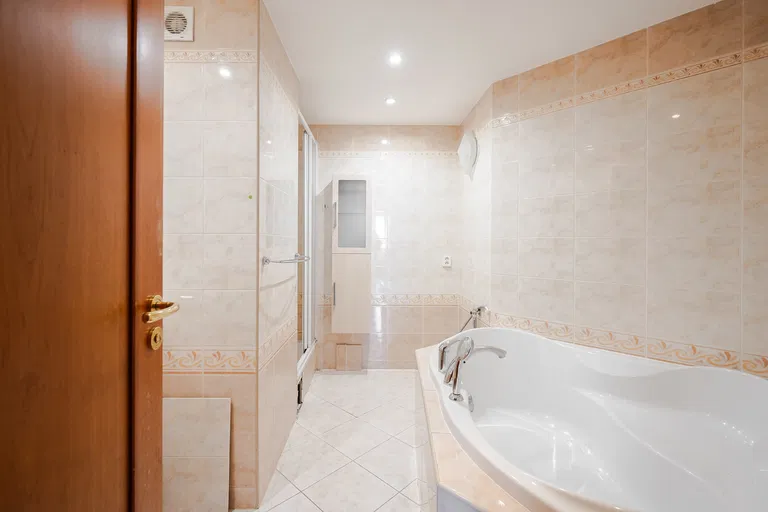 Gregorova, Chodov - Praha 4 | Predaj, Byt, 4-izbový, 91 m²