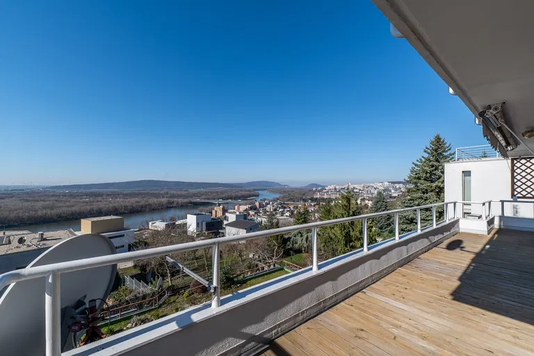 Fialkové údolie, Staré Mesto - Bratislava I | Prenájom, Byt, 3-izbový, 110 m²