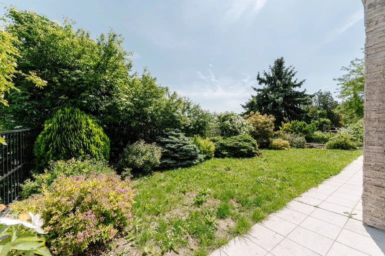 Broskyňová, Staré Mesto - Bratislava I | Rent, Apartment, One-bedroom (2+kk), 90 m²