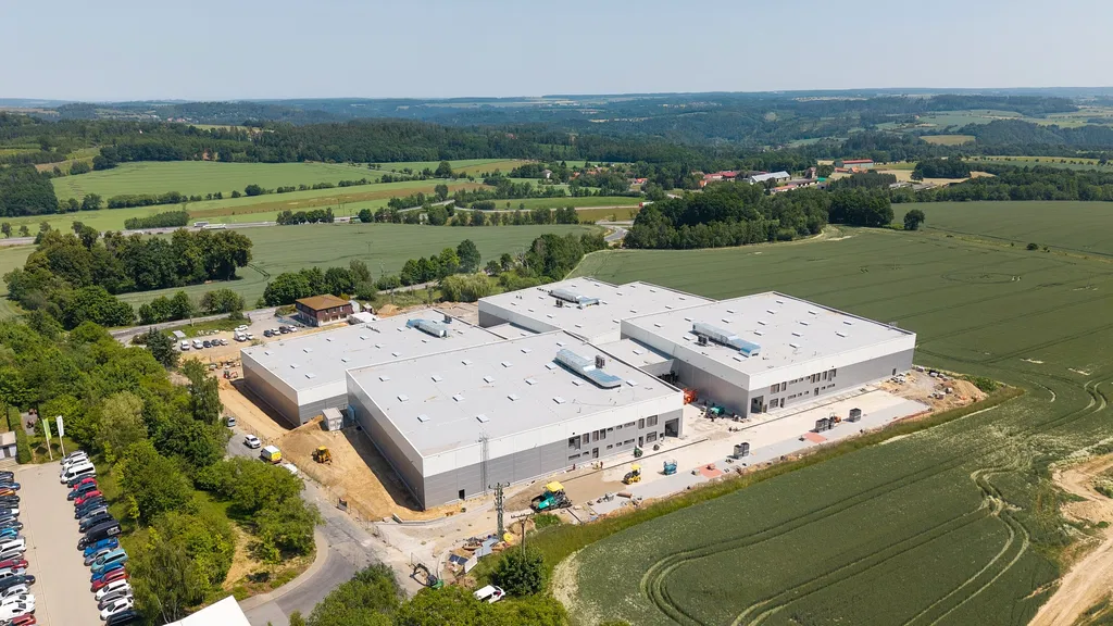 Divišov - Benešov | Pronájem, Průmyslový areál, 2 500 - 11200 m²