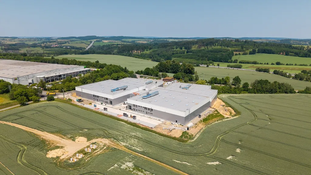Divišov - Benešov | Pronájem, Průmyslový areál, 2 500 - 11200 m²