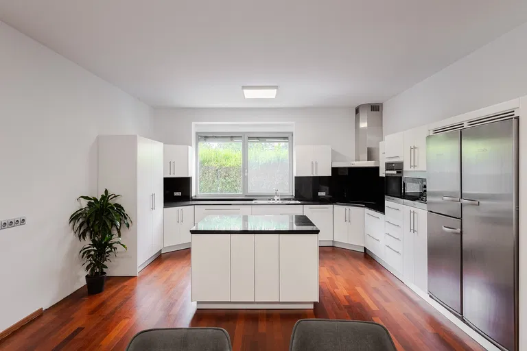 Ve Zběrušce, Tuchoměřice - Praha-západ | Sale, House, Six-bedroom (7+kk), 483 m²