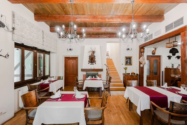 Obora, Poděbrady - Nymburk | Predaj, Hotel, 649 m²