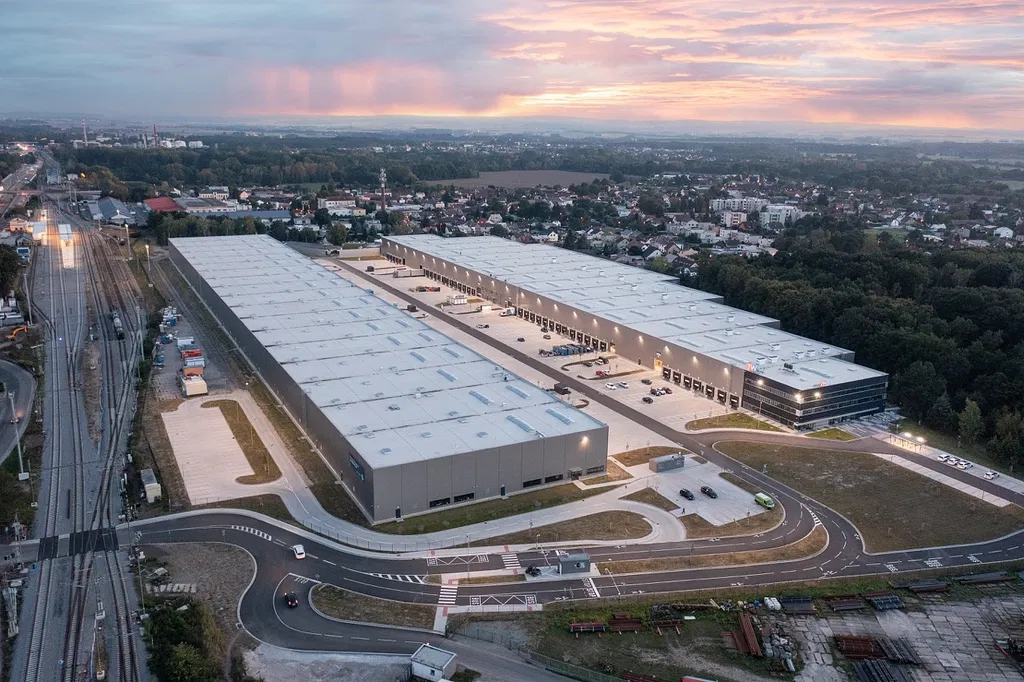 Nádražní, Pardubice - Pardubice | Rent, Logistic park, 14 739 m²