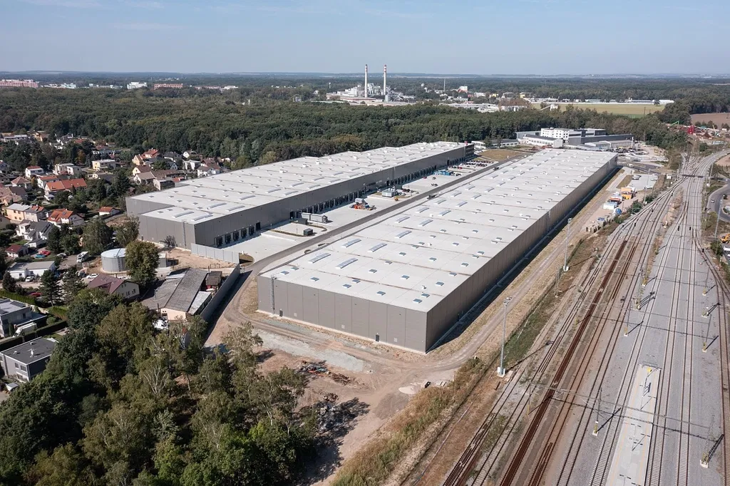 Nádražní, Pardubice - Pardubice | Rent, Logistic park, 14 739 m²