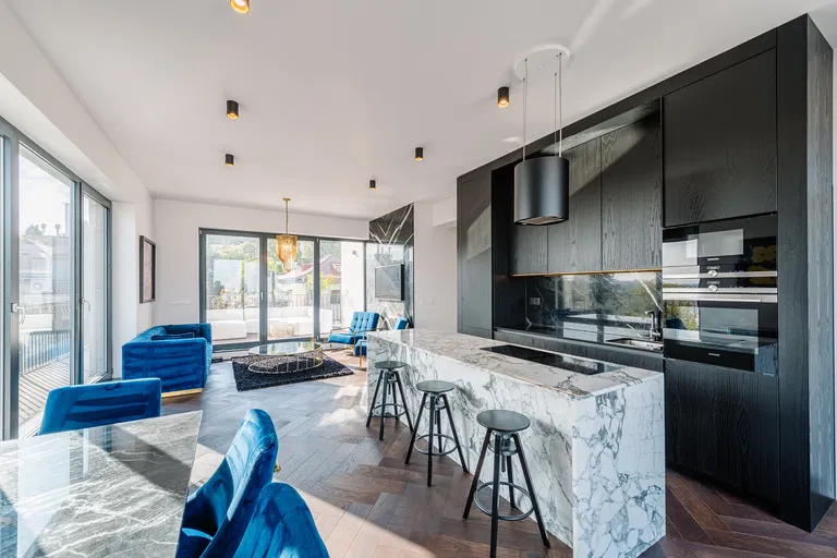 Vlčkova, Staré Mesto - Bratislava I | Rent, Apartment, Three-bedroom (4+kk), 183 m²