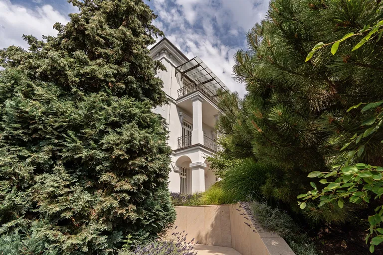 Hradešínská, Vinohrady - Praha 10 | Predaj, Rodinný dom, 8-izbový, 766 m²