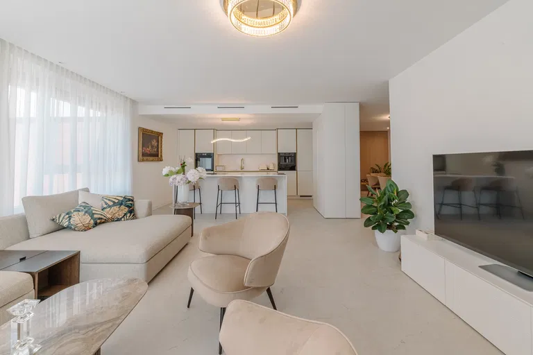 Ota Holúska, Záhorská Bystrica - Bratislava IV | Sale, Apartment, Four-bedroom (5+kk), 244 m²