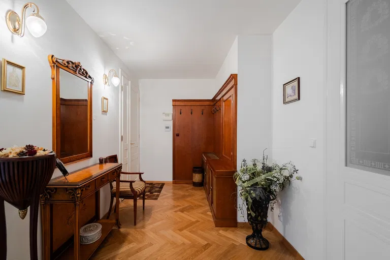Vězeňská, Staré Město - Prague 1 | Sale, Apartment, Two-bedroom (3+kk), 125 m²