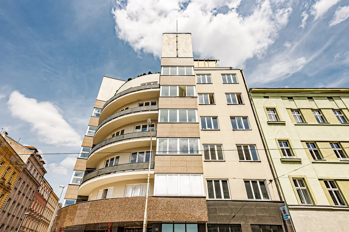 Svoboda & Williams Is the Exclusive Agent for the Apartments in a Functionalist Palace on Londýnská 54 and 56