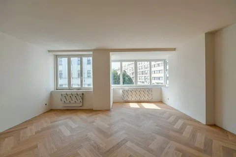 Svoboda & Williams Is the Exclusive Agent for the Apartments in a Functionalist Palace on Londýnská 54 and 56