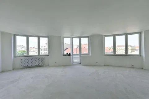 Svoboda & Williams Is the Exclusive Agent for the Apartments in a Functionalist Palace on Londýnská 54 and 56