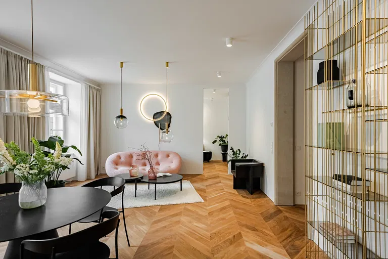 Spoločnosť Svoboda & Williams vás pozýva na prehliadku jedinečných apartmánov v rezidencii VII. Dům na Malé Strane