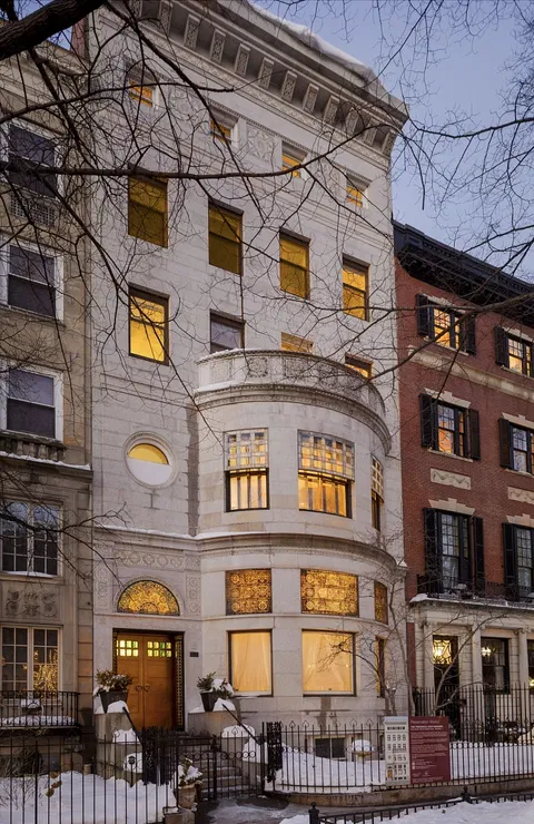 Z portfólia Christie's – Ayer Mansion stvárňuje umelecké dielo z pera Louisa Comfort Tiffanyho