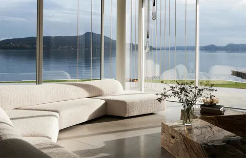 Z portfólia Christie's – Minimalistická Villa Mosca Bianca so súkromným prístavom na jazere Maggiore