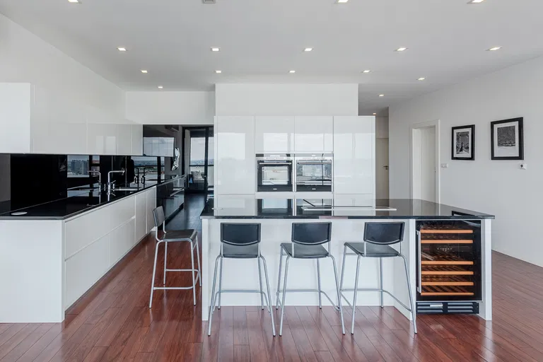 Bellova, Nové Mesto - Bratislava III | Prenájom, Byt, 3-izbový, 129 m²