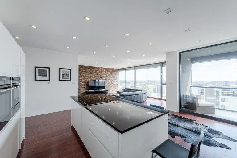 Bellova, Nové Mesto - Bratislava III | Prenájom, Byt, 3-izbový, 129 m²