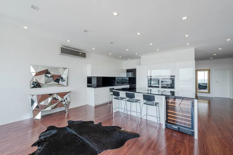 Bellova, Nové Mesto - Bratislava III | Prenájom, Byt, 3-izbový, 129 m²